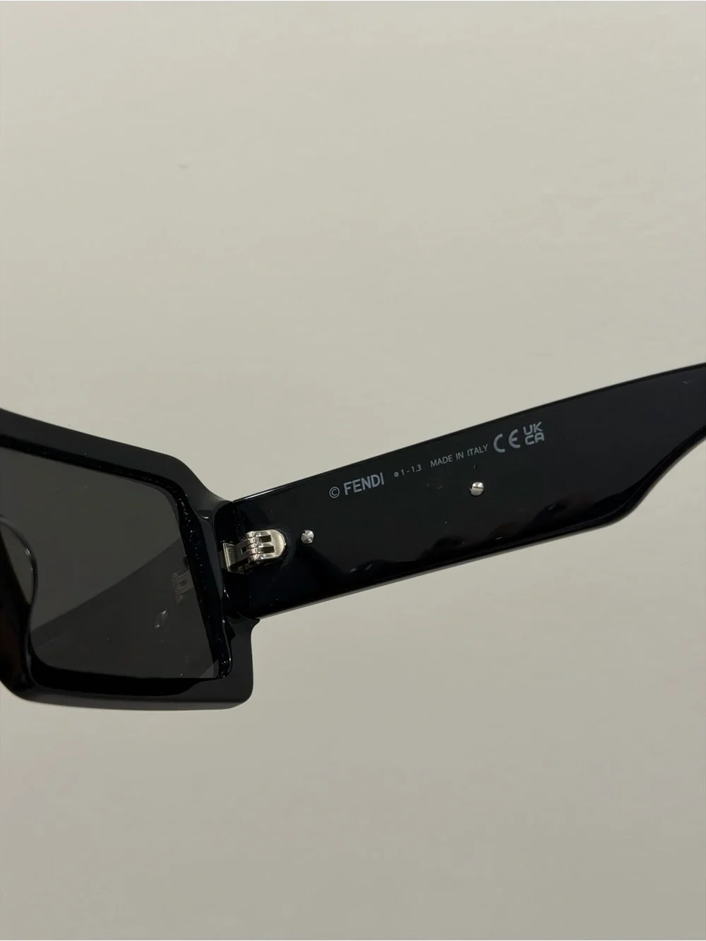 FENDIGRAPHY Black Sunglasses